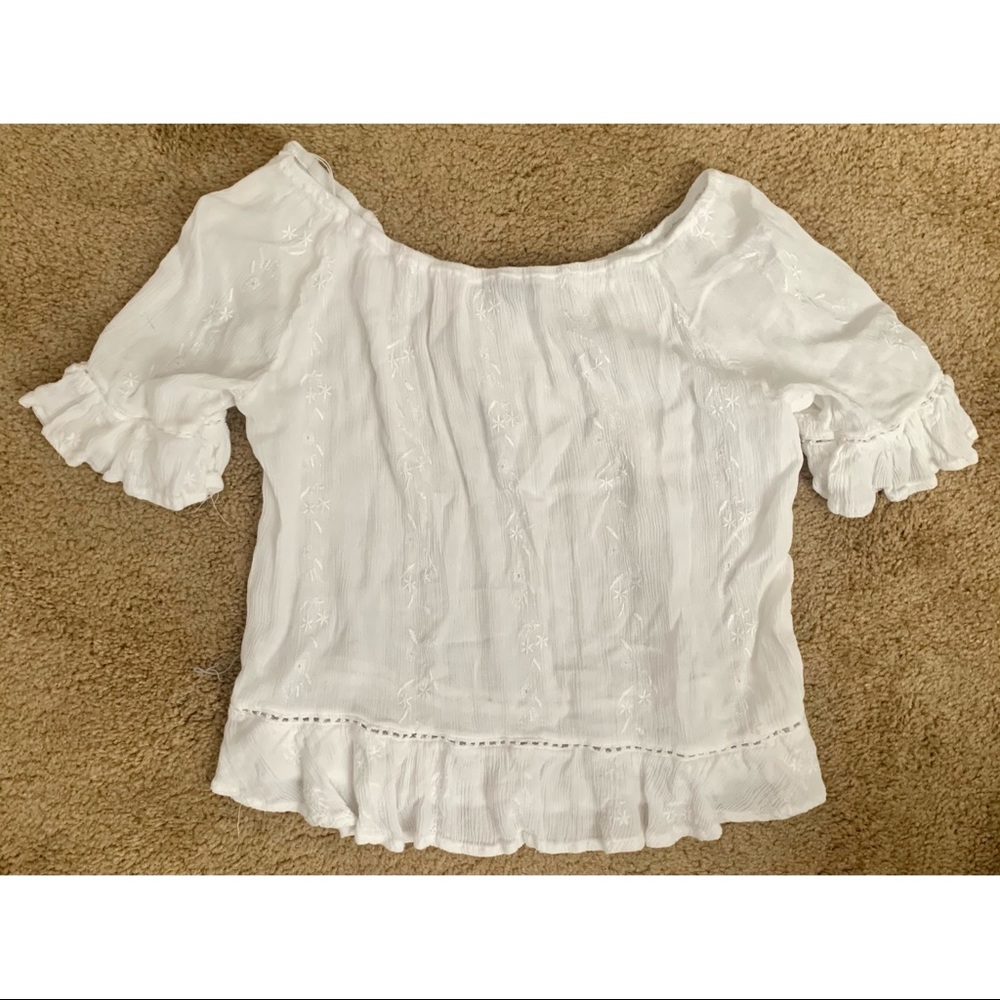 CHELSEA & THEODORE WHITE EMBROIDERED TOP